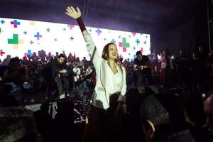 Soledad Núñez, precandidata a la intendencia, recibe el apoyo de Patria Querida en Asunción - Política - ABC Color