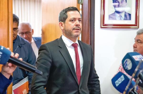 Raúl Latorre pide PGN equilibrado sin aumentos salariales