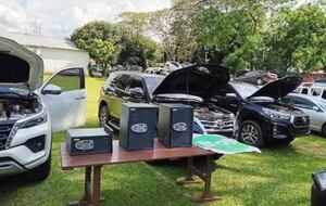 VIDEO: Tras balacera recuperan camioneta de un diputado en Luque •