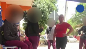 Madre agrede a alumna frente a colegio de San Lorenzo