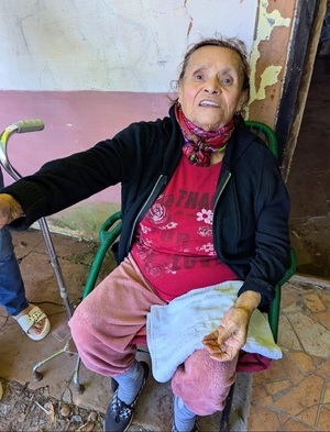 Denuncian a la EBY por violación de Derechos Humanos tras ordenar desalojo ilegítimo de anciana de 90 años y niños en edad escolar – La Mira Digital