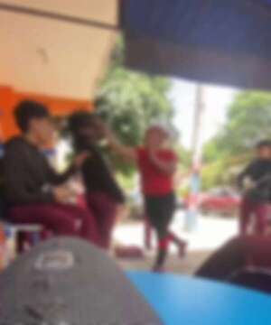 AUDIO: Mujer que agredió a una alumna fue imputada  - A La Gran 7-30 - ABC Color