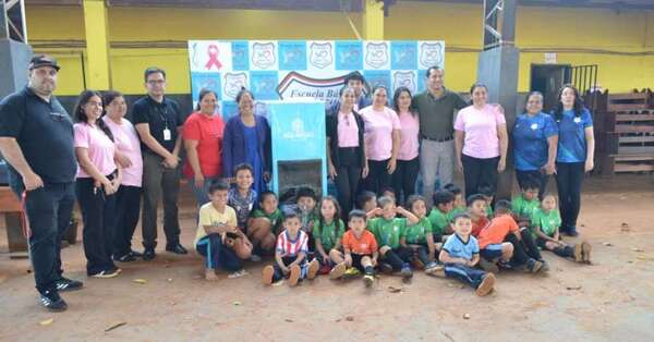 Bebederos industriales fueron entregados a instituciones educativas de Hernandarias