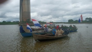 Sigue la protesta: pescadores cumplen segundo día de cierre del río Paraguay - Concepción al Día
