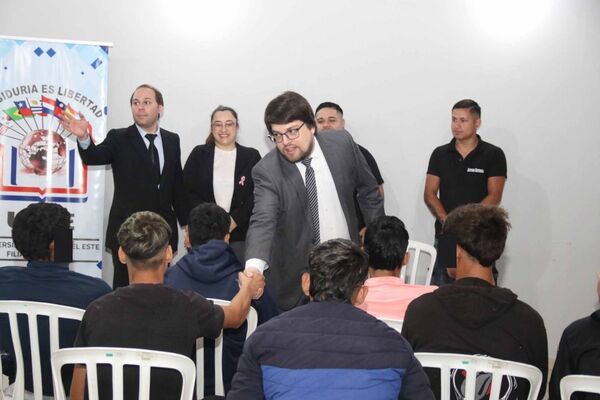 Adolescentes en conflicto con la ley penal participaron en un taller de barbería