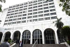 Funcionarios judiciales evalúan ir a huelga por 30 días tras rechazo de reajuste salarial - Nacionales - ABC Color