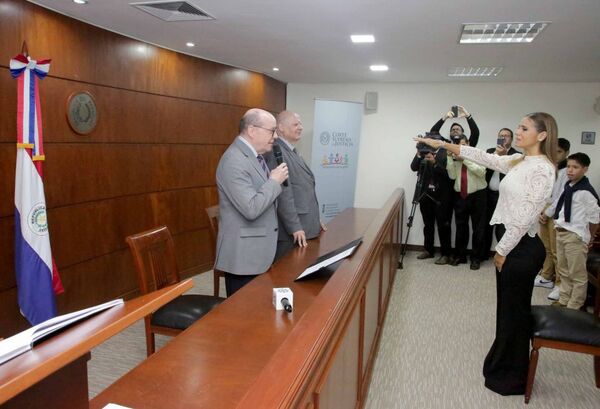 Presidente y ministro de la Corte Suprema tomaron juramento a magistrada