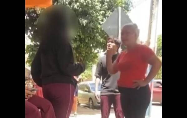 [VIDEO] Imputaron a mamá que dio tovajepete a alumna a la salida del cole