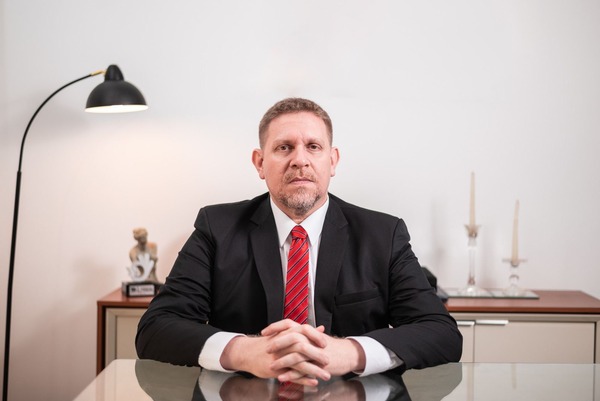 Celeste Amarilla pide la destitución de Eddie Jara por su "vida de lujo"