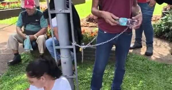 La Nación / CDE: exfuncionarios de la comuna se manifestaron por falta de pago de indemnización