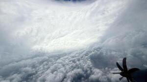 Avión cazahuracanes de EEUU es forzado a regresar por turbulencias muy fuertes de Melissa