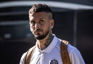 Popular / "Leprosos" le pusieron jabón por el pie al exdelantero del Olimpia