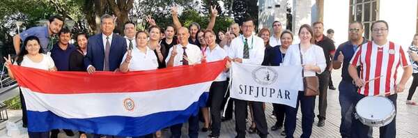 Funcionarios judiciales anuncian huelga de 1 mes en reclamo de reajuste salarial - Nacionales - ABC Color