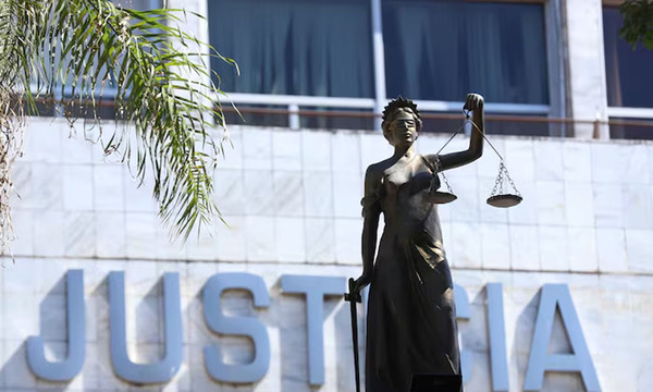 Judiciales anuncian huelga de 30 días por falta de reajuste salarial - OviedoPress