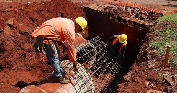 La Nación / Avanzan obras anexas a futuro viaducto del Km 10 en CDE