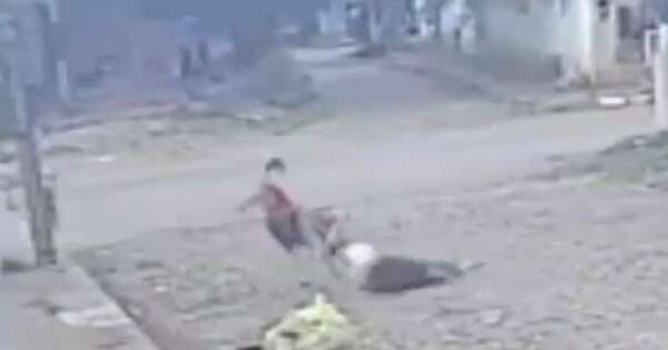 Diario HOY | VIDEO | Docente sufre violento asalto en plena calle mientras regresaba a casa