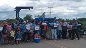 Pobladores de Carmelo Peralta bloquean ruta PY15 por pésimo servicio de la ANDE