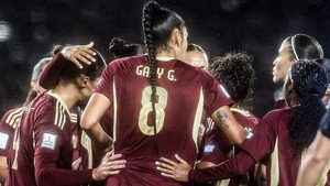 Selección femenina absoluta pierde de local ante la Vino tinto - La Tribuna