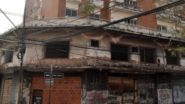 Declaran desierta subasta de abandonado edificio del MEC