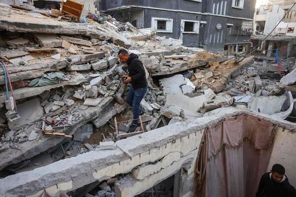 Más de 90 palestinos muertos, incluidos 24 niños, por los bombardeos israelíes en Gaza - Mundo - ABC Color