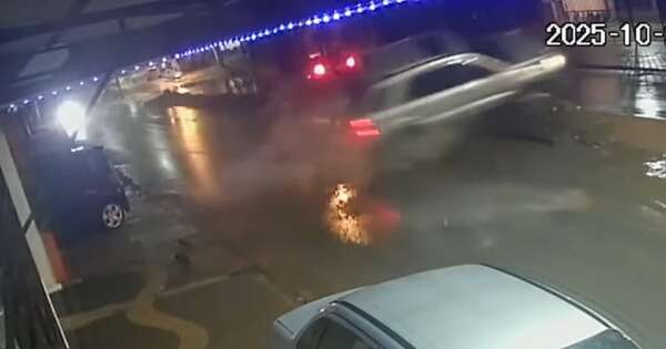 Diario HOY | Camioneta volcó en Ñemby y terminó en el carril opuesto