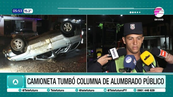 Camioneta tumbó columna de alumbrado público en Ñemby