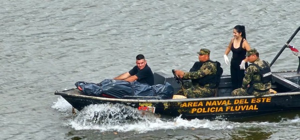 Hallan cuerpo de ciudadano brasileño con múltiples impactos de bala en el río Paraná