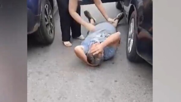 Agreden a conductor de plataforma con gas pimienta tras roce vehicular sin daños