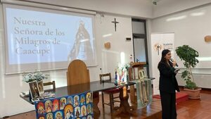 Periodista paraguaya presenta a la Virgen de Caacupé en Roma - Portal Digital Cáritas Universidad Católica