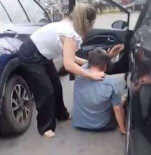 Incidente en el tránsito casi termina en tragedia: rocían con gas pimienta a conductor de plataforma   - Policiales - ABC Color