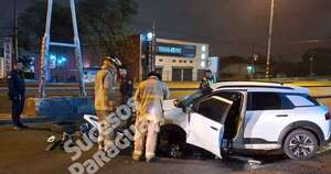 Diario HOY | Vehículo atropelló bloque de cemento cerca del viaducto de Mariano R. Alonso