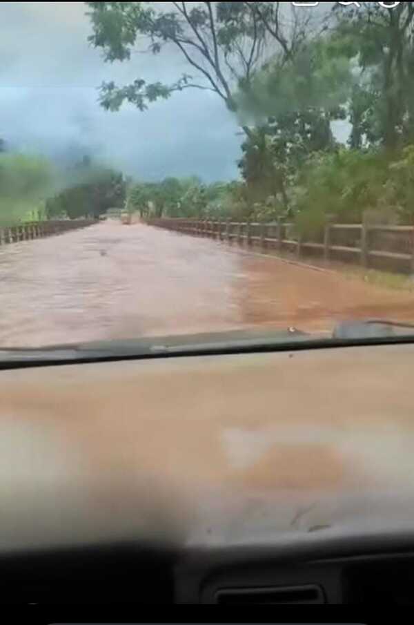 Popular / Diluvio desbordó el rio Monday