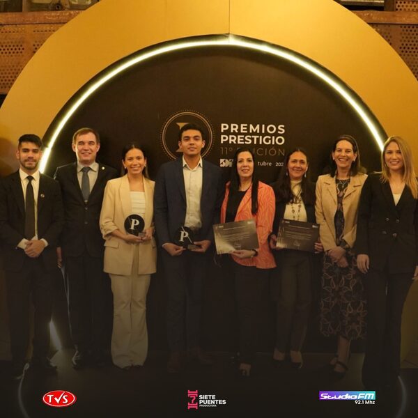 LA UNIVERSIDAD CATÓLICA RECIBE EL PREMIO PRESTIGIO POR NOVENO AÑO CONSECUTIVO - «TVS DIGITAL»