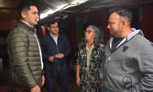 Familia del barrio Santa Lucía pierde todo en un incendio y recibe apoyo de las autoridades - OviedoPress