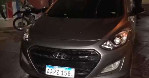 La Nación / Delincuentes utilizan vehículo robado a intendente de Areguá para intento de asalto
