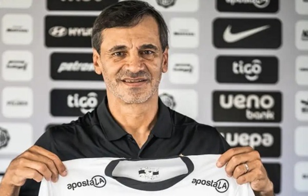 Fabián Bustos admite que su paso por Olimpia fue un error