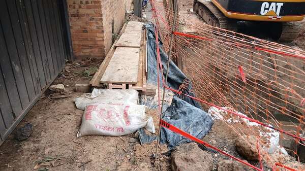 Vecinos denuncian falta de seguridad en zona de la obra del cauce Santo Domingo - Nacionales - ABC Color