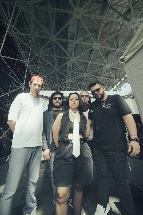 La música alternativa toma Voudevil en una fiesta de Halloween hecha en comunidad - Música - ABC Color