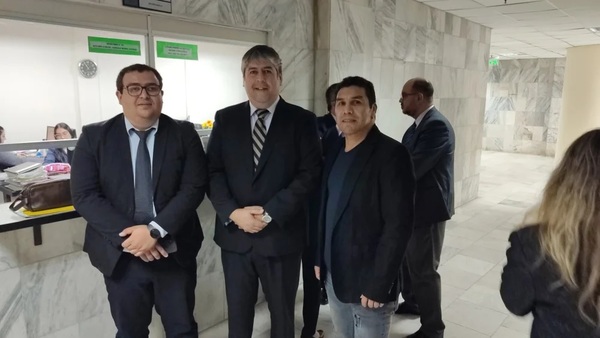 Juez desestima demanda de insania contra Salvador Cabañas