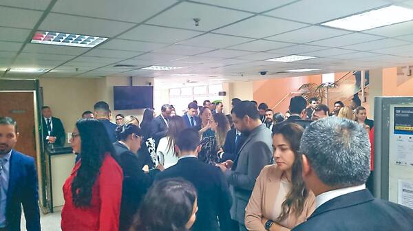 Actuarios judiciales reclaman reajuste salarial por Ley