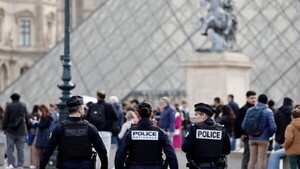 Imputan y encarcelan provisionalmente a dos sospechosos por el robo del Louvre en París