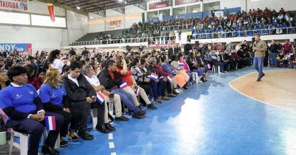 La Nación / Entregan subsidios habitacionales para unas 235 familias de Central