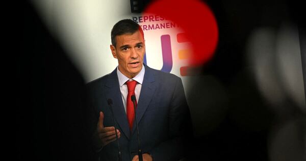 La Nación / Senado español interroga a Pedro Sánchez por un escándalo de corrupción