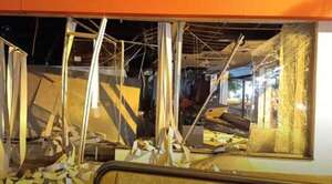 Asaltaron banco en Katuete: usaron explosivos y repelieron a la Policía - Noticiero Paraguay