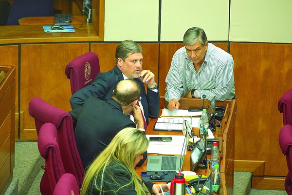 Senado posterga sin fecha ley de protección de datos personales