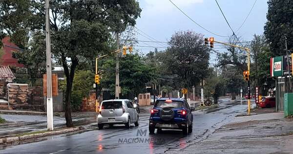 La Nación / Meteorología: persisten el ambiente fresco y las lloviznas este jueves