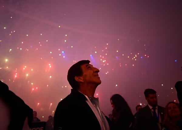 Versus / El brutal recibimiento para el Racing de Costas en el "Cilindro"