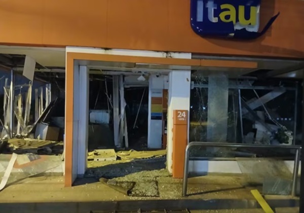 Asalto con explosivos al Banco Itaú en Katueté: delincuentes bloquearon accesos con clavos miguelito y se enfrentaron a la Policía