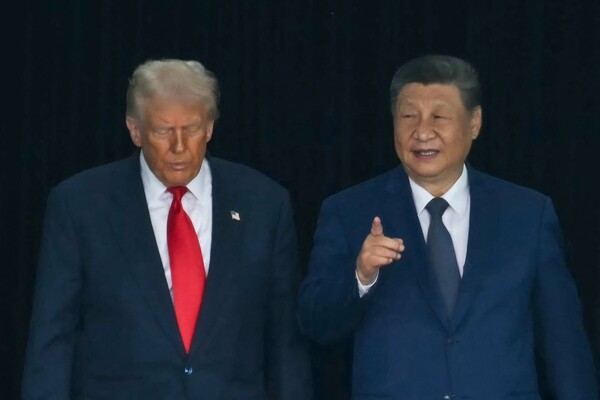 Trump reduce un 10% los aranceles a China y Xi suspende restricciones a las tierras raras