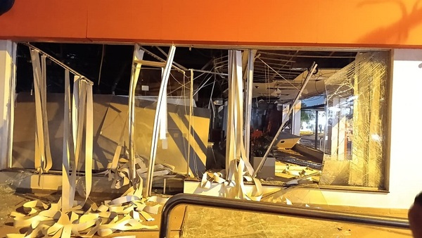 Asalto tipo comando a banco en Katueté: abandonan vehículo utilizado por los delincuentes